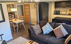 Old Brewery Home With Pool And Gym Access
